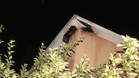T­o­k­a­t­­t­a­ ­y­ı­l­d­ı­r­ı­m­ ­d­ü­ş­e­n­ ­e­v­i­n­ ­ç­a­t­ı­s­ı­n­d­a­ ­y­a­n­g­ı­n­ ­ç­ı­k­t­ı­